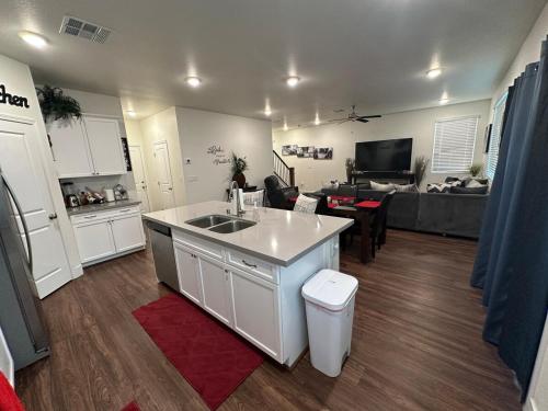 3BR Vegas Getaway Near Strip & Downtown, Las Vegas (zdjęcie 5)