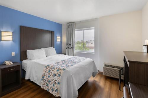 SureStay Plus Hotel by Best Western Niagara Falls East in Niagara Falls, USA
