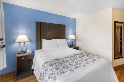 SureStay Plus Hotel by Best Western Niagara Falls East - image 13