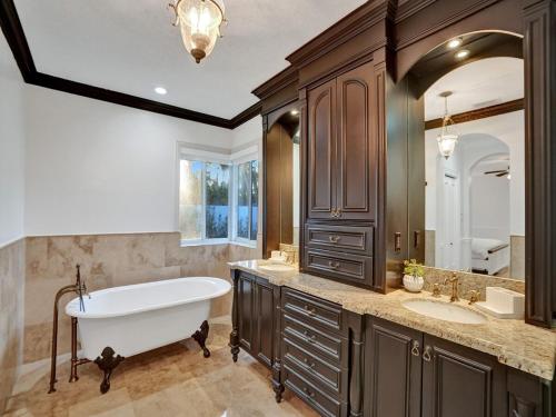 Casa Fina Miami Near Beaches in Kendale Lakes