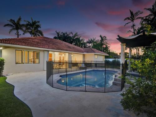 Casa Fina Miami Near Beaches in Kendale Lakes