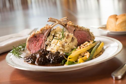 식음료(F&B), River Spring Lodge in 버팔로