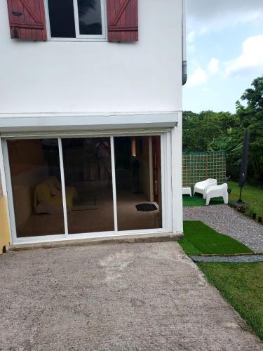 Résidence Prune café (Residence Prune cafe) in Λε Μούλ