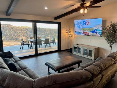 Ultimate Winery Getaway With Spa And Amazing Hilltop View thumb 4