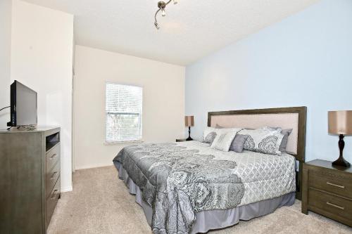 Fantastic Townhouse in Lux community sleeps 8! 10 min to Disney - image 2
