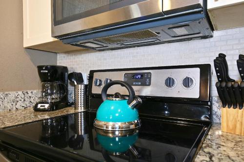 Fantastic Townhouse in Lux community sleeps 8! 10 min to Disney - image 13