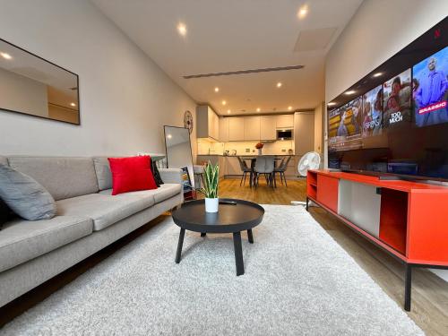 1600ft 2Bed 3Bath near Battersea Power Station, Private Gated & AC, 1000MB Fast Internet speed