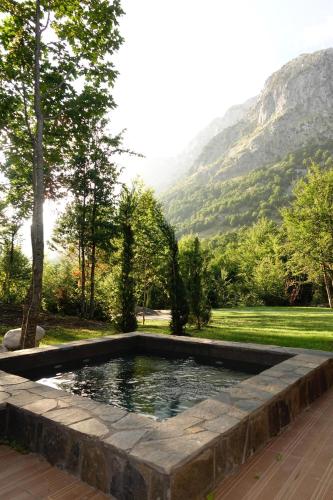 Karstais baseins, Northstar Villas in Bogë
