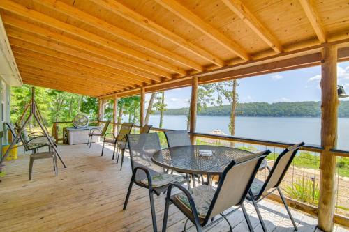 Waterfront Bull Shoals Lake Cabin w/ Deck + Views! - Kirbyville, MO