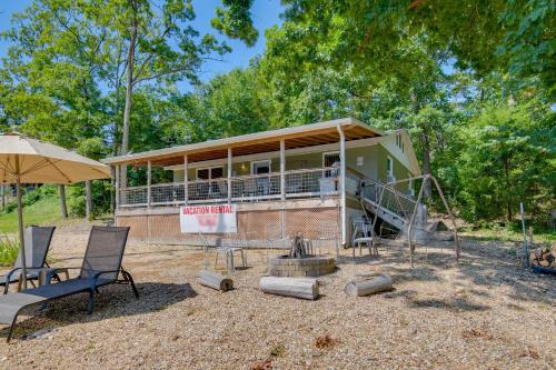 Waterfront Bull Shoals Lake Cabin with Deck and Views! in Diamond City, USA