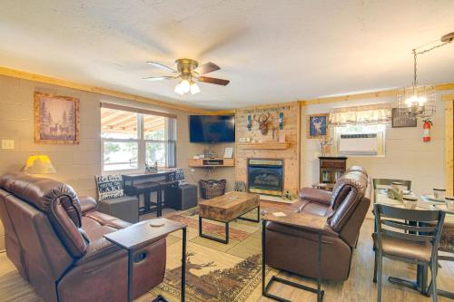 Waterfront Bull Shoals Lake Cabin with Deck and Views! in Diamond City, USA
