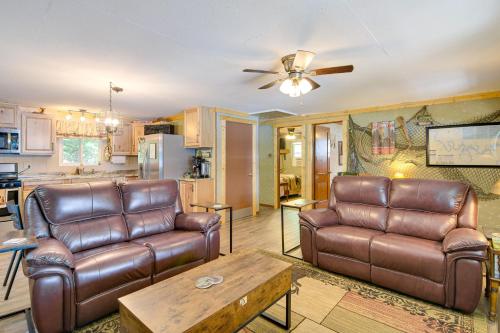 Waterfront Bull Shoals Lake Cabin with Deck and Views! in Diamond City, USA