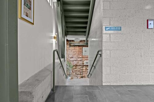 Bright and Modern Studio in Louisville # 106 - image 5