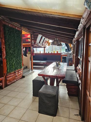 Sala de estar/TV partilhada, Refugio Aku in San Carlos de Bariloche