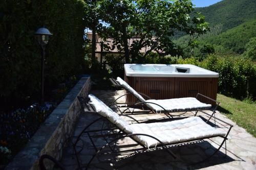 熱水浴缸, Agriturismo campagna in compagnia in 瓦洛迪內拉