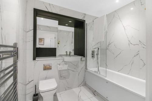 City Center Stay, Balcony, 2 bed 2 bath, WiFi, Birmingham (photo 5)