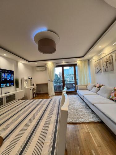 Spacious 2BR Balcony and AC in Charenton-le-Pont