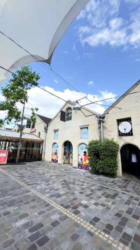 Spacious 2BR Balcony and AC in Charenton-le-Pont