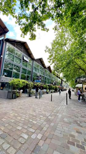 Spacious 2BR Balcony and AC in Charenton-le-Pont