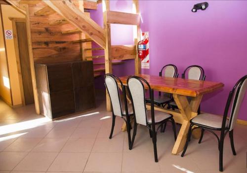 2 bedrooms, 4 beds