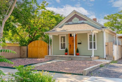 Chic and Cozy Stay in Pueblo in 普韋布洛市區
