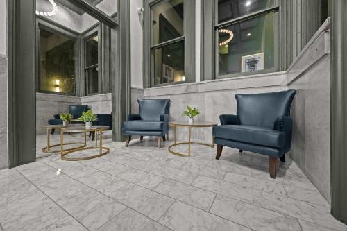 Chic and Comfy Unit w Free Parking Medical District - image 7