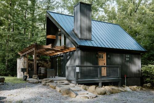 A-Frame Home - Cozy and Modern - Smoky Cottage in Gatlinburg, USA