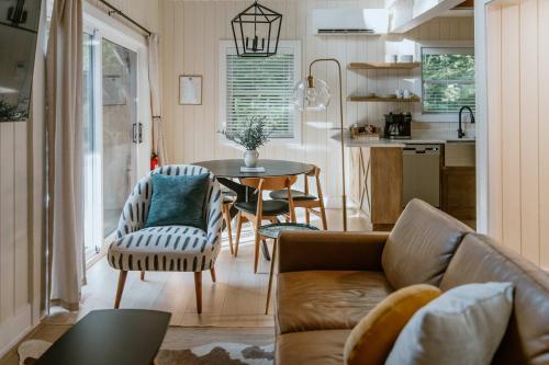 A-Frame Home - Cozy and Modern - Smoky Cottage in Gatlinburg, USA