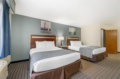 2 queen beds