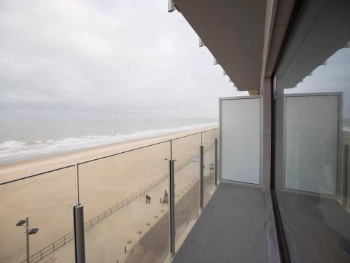 Balkon/teras, Beachfront Bliss with Parking in Middelkerke