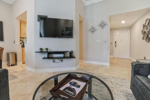 Fabulous Penthouse Apartment LAS VEGAS Strip view with resort amenities! 5 min walk to main attractions! ONLY LONG TERM RENTALS min 30 nights!, Las Vegas (photo 8)