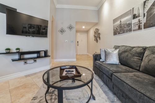 Fabulous Penthouse Apartment LAS VEGAS Strip view with resort amenities! 5 min walk to main attractions! ONLY LONG TERM RENTALS min 30 nights!, Las Vegas (photo 9)