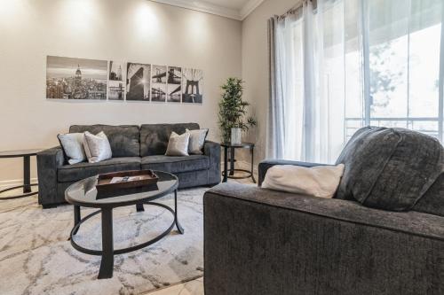 Fabulous Penthouse Apartment LAS VEGAS Strip view with resort amenities! 5 min walk to main attractions! ONLY LONG TERM RENTALS min 30 nights!, Las Vegas (photo 4)