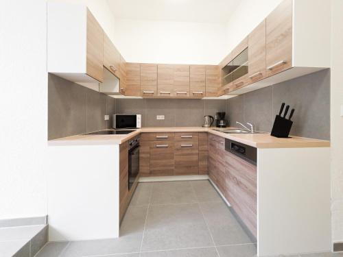 Tolstov Apartments - 3 Room Apartment - Kitchen - Dining Room - Terrace - 25 min to Messe DUS, Düsseldorf (foto 4)