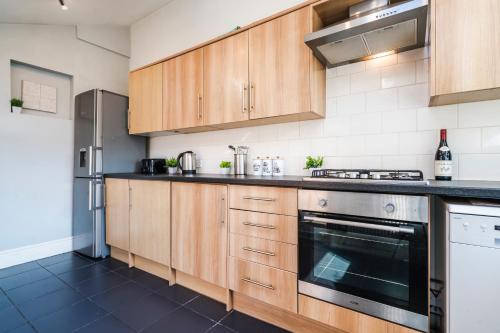 Cosy 4-Bed - Sleeps 7 Garden, Birmingham (foto 10)