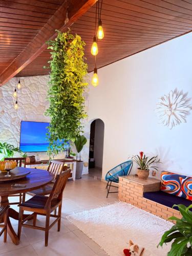 Casa grande com piscina churrasqueira e garagem Praia do Lázaro Ubatuba