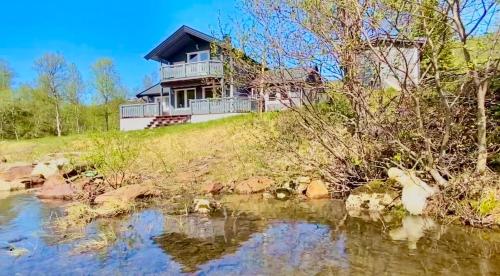 Riverfront house with 98 inch TV, ps5 & activities, Narvik (Foto 10)