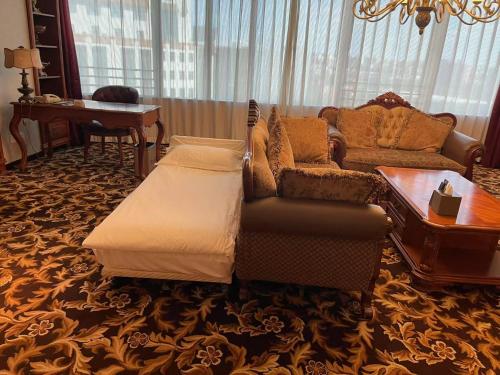 room detail thumbnail 1