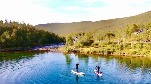Riverfront house with 98 inch TV, ps5 & activities, Narvik (Foto 8)