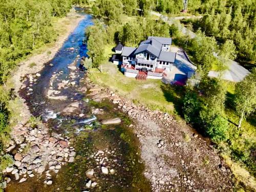 Riverfront house with 98 inch TV, ps5 & activities, Narvik (Foto 6)