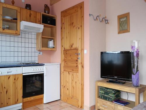 Kitchen, Ferienhaus mit Sauna und Whirlpool. in Borgerende-Rethwisch