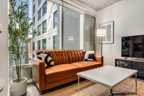 Boulevard Stays Downtown Highrise 1BR Sky Pool Parking Gym 13