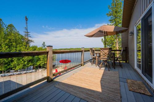 Waterfront w sauna, hot tub and boat slip in Miller Lake (ON)