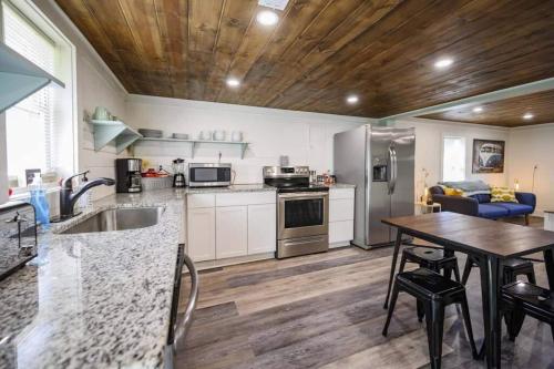 3 bed 2 bath Renovated Home Near the Lake in Decherd (TN)