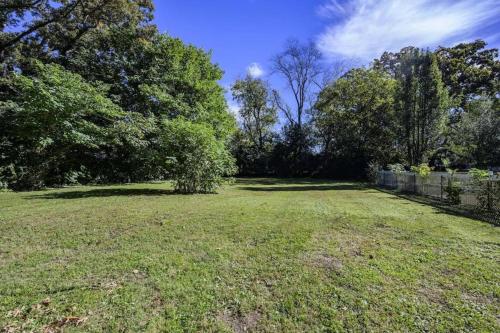 3 bed 2 bath Renovated Home Near the Lake - image 11