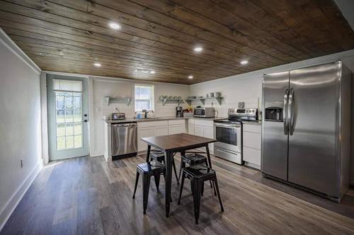 3 bed 2 bath Renovated Home Near the Lake in Decherd (TN)