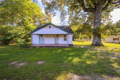 3 bed 2 bath Renovated Home Near the Lake in Decherd (TN)