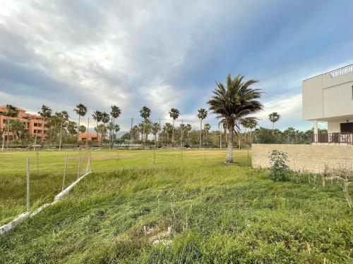 Sunlit Villa near Golf - 주변 환경