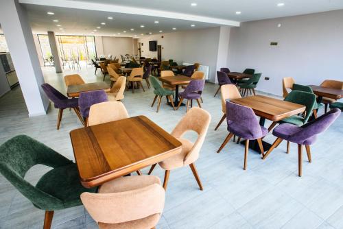 White House Hotel - image 14