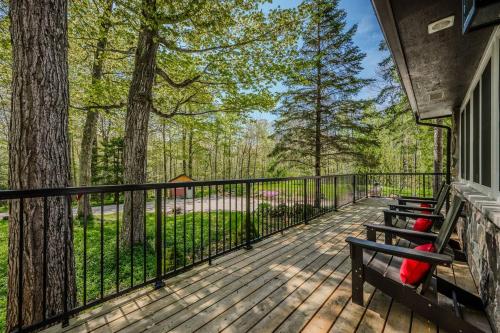 Classic-Country Getaway w Hot Tub and EV Charger in Stokes Bay (ON)